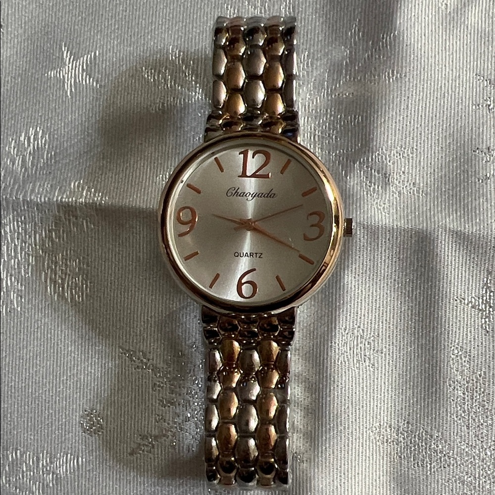 Chaoyada Silver and Rose Gold Quartz Watch